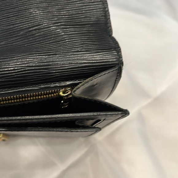 authentic Preloved Louis Vuitton EPI BIFACE clutch bag M10994 with many callouts - Picture 9 of 16